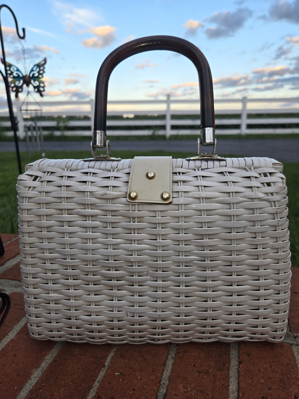 White Wicker Woven Top-Handle Bag with Dark Wood Handle Hand Made Hong Kong - Picture 4 of 11